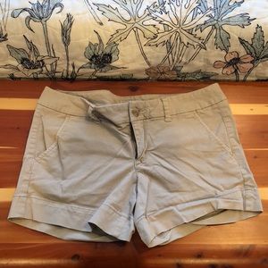 American Eagle khaki shorts size 6 stretch